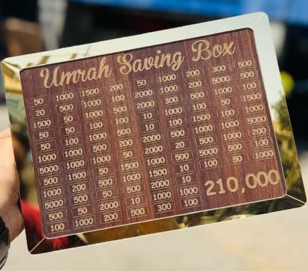 Umrah Saving Box β Wooden Money Saving Challenge Box | Islamic Savings Tracker for Umrah & Hajj Goals | Reusable Piggy Bank Gift